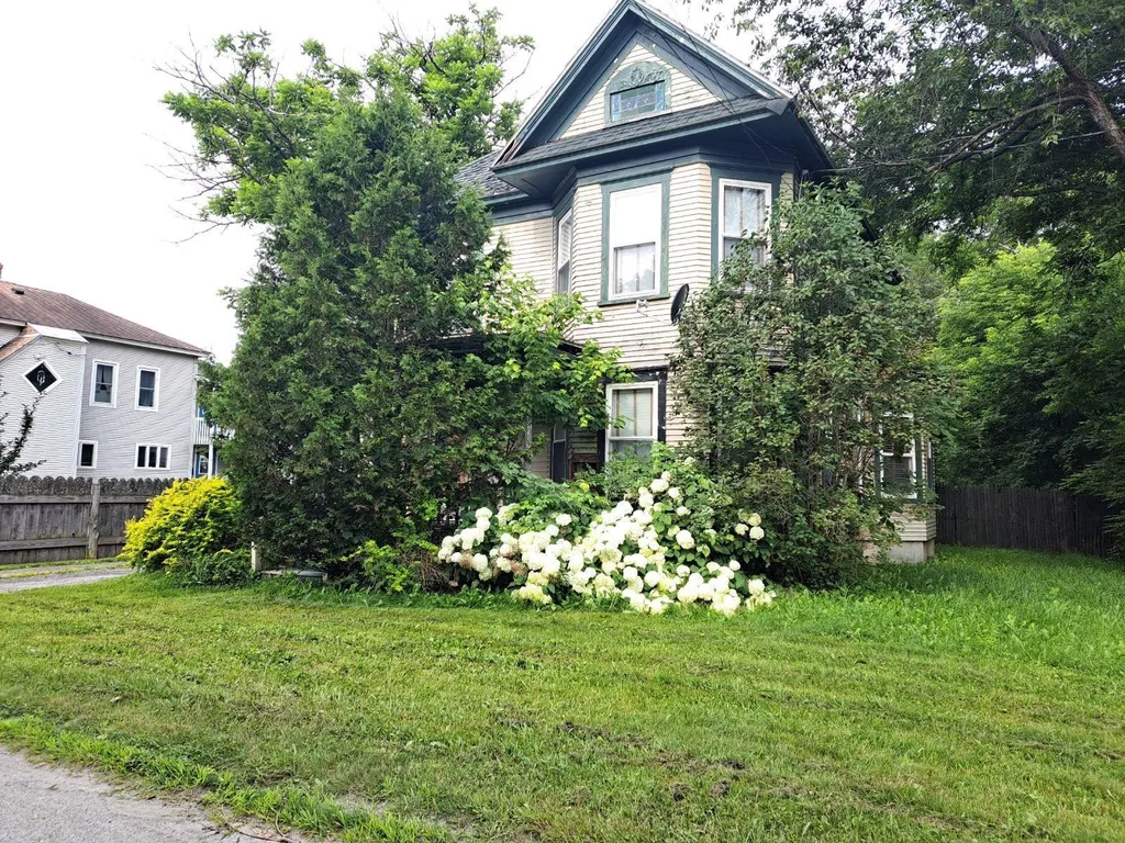 9 Monadnock Street Colebrook NH 03576
