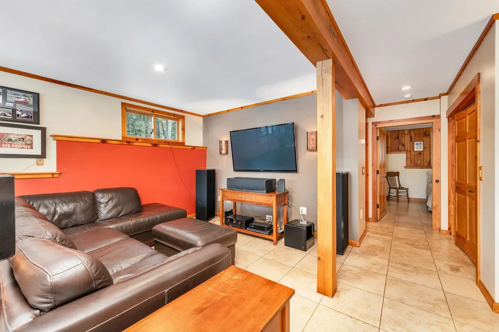 40 Beach Head Road Nottingham NH 03290