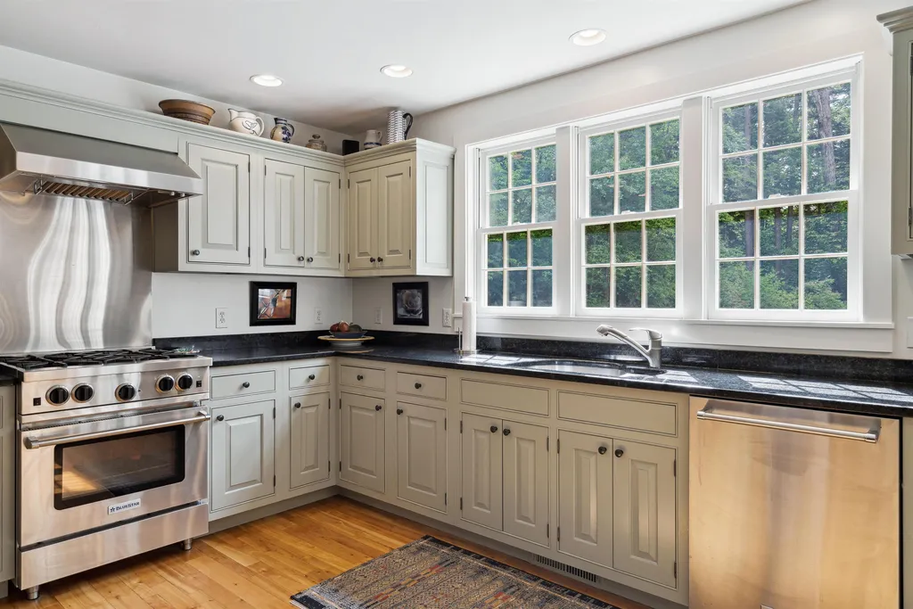 330 Fletcher Lane Hartford VT 05059-0254