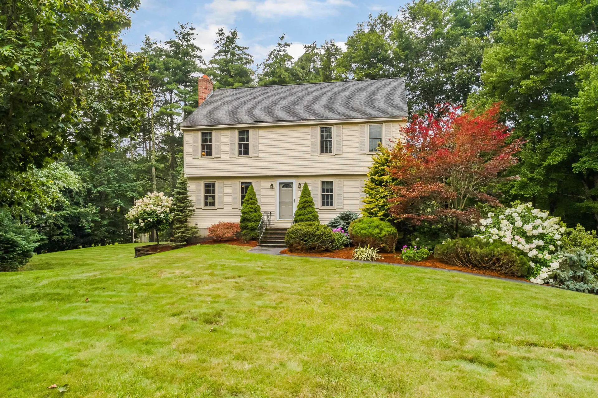 5 Castle Court Londonderry NH 03053
