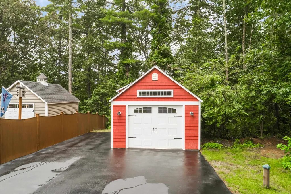 4 Hudson Hills Drive Hudson NH 03051