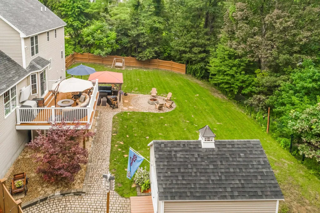 4 Hudson Hills Drive Hudson NH 03051