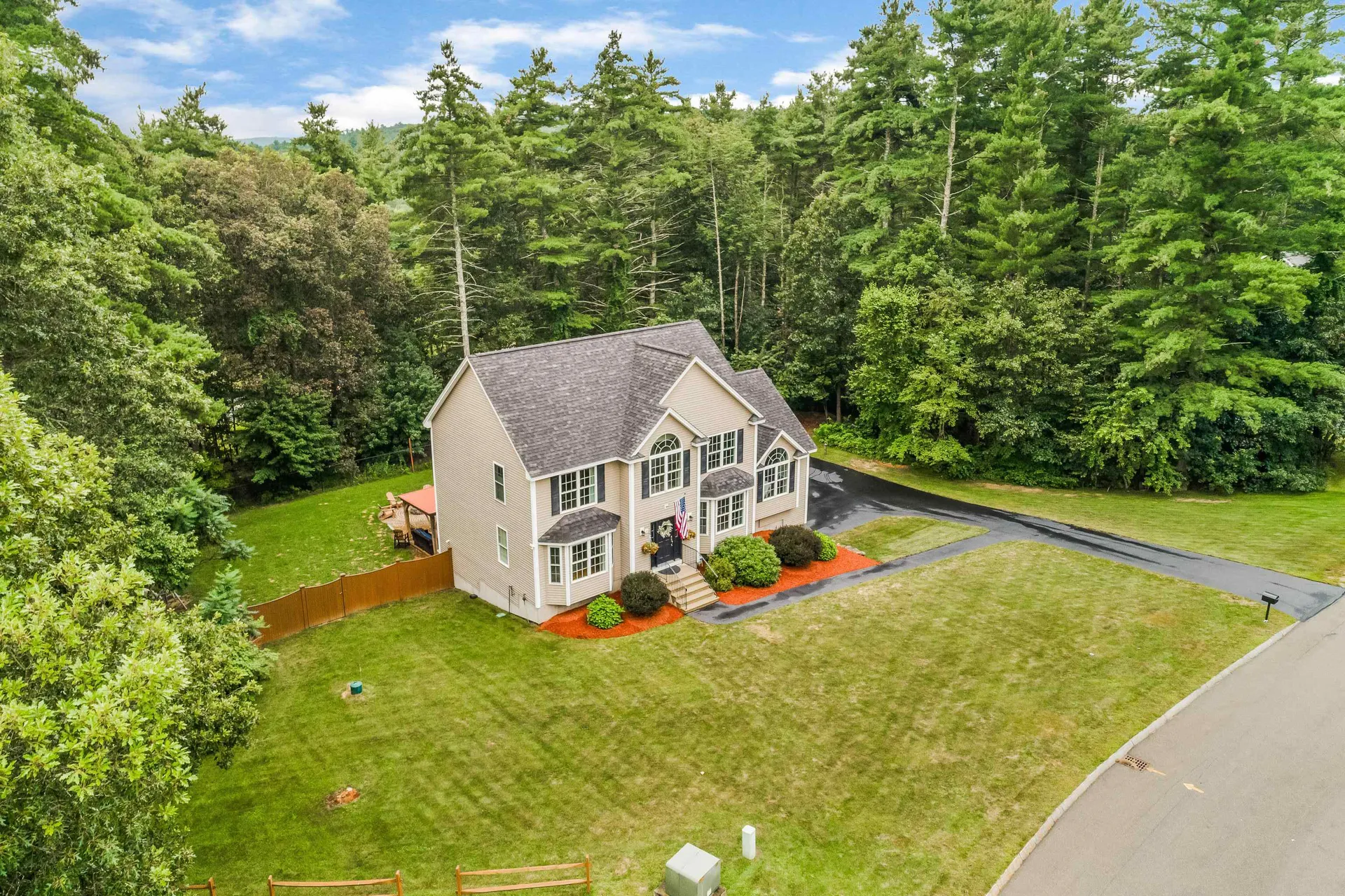 4 Hudson Hills Drive Hudson NH 03051