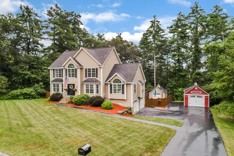 4 Hudson Hills Drive Hudson NH 03051