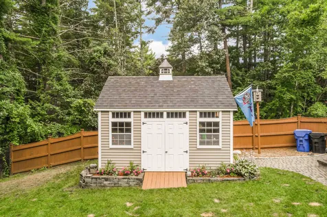 4 Hudson Hills Drive Hudson NH 03051