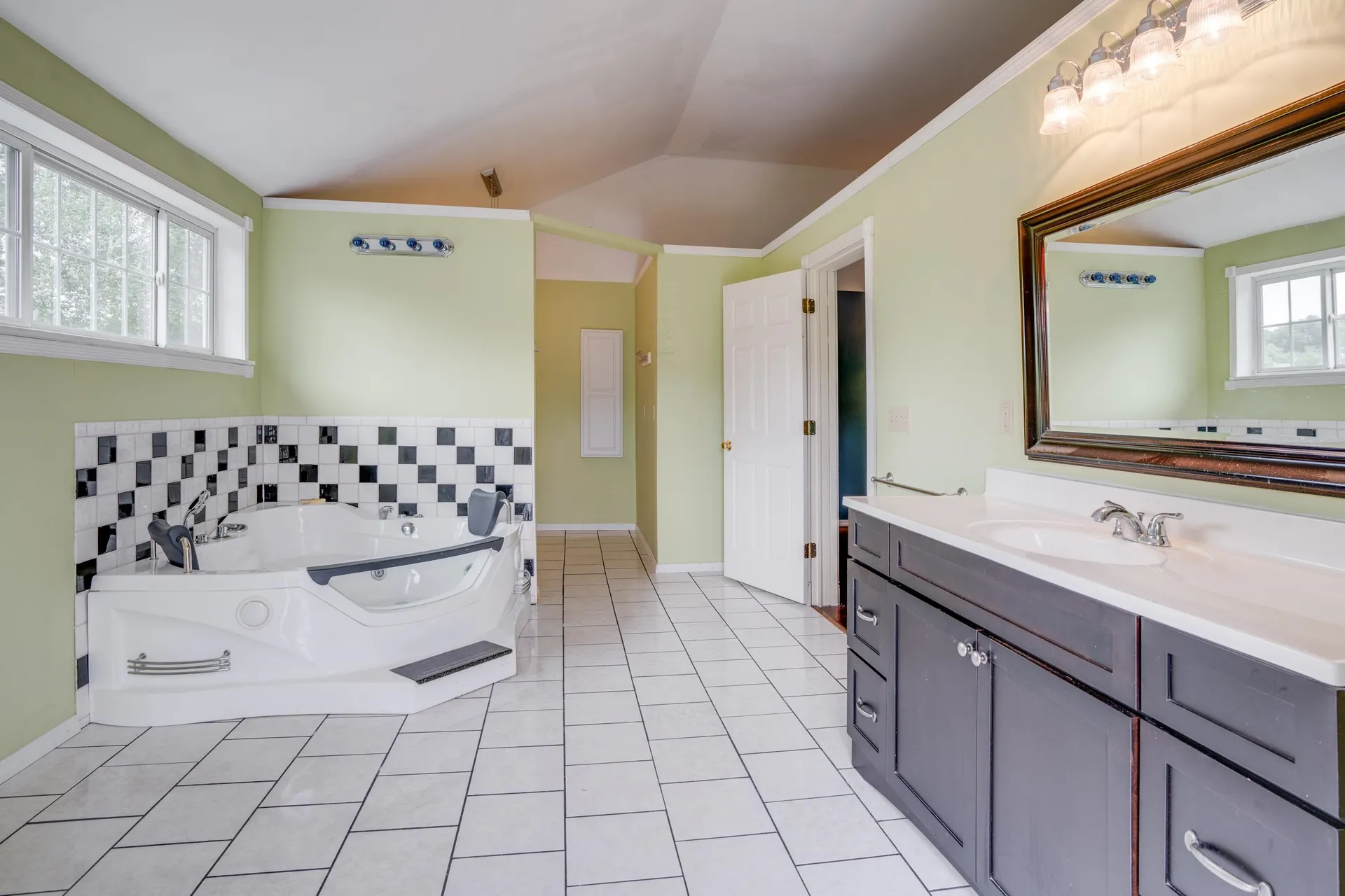 15 Clover Drive Essex VT 05452