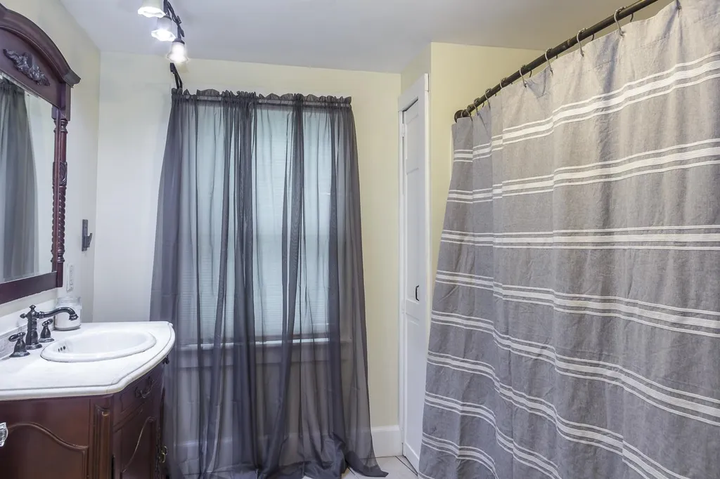 23 King Street Nashua NH 03060