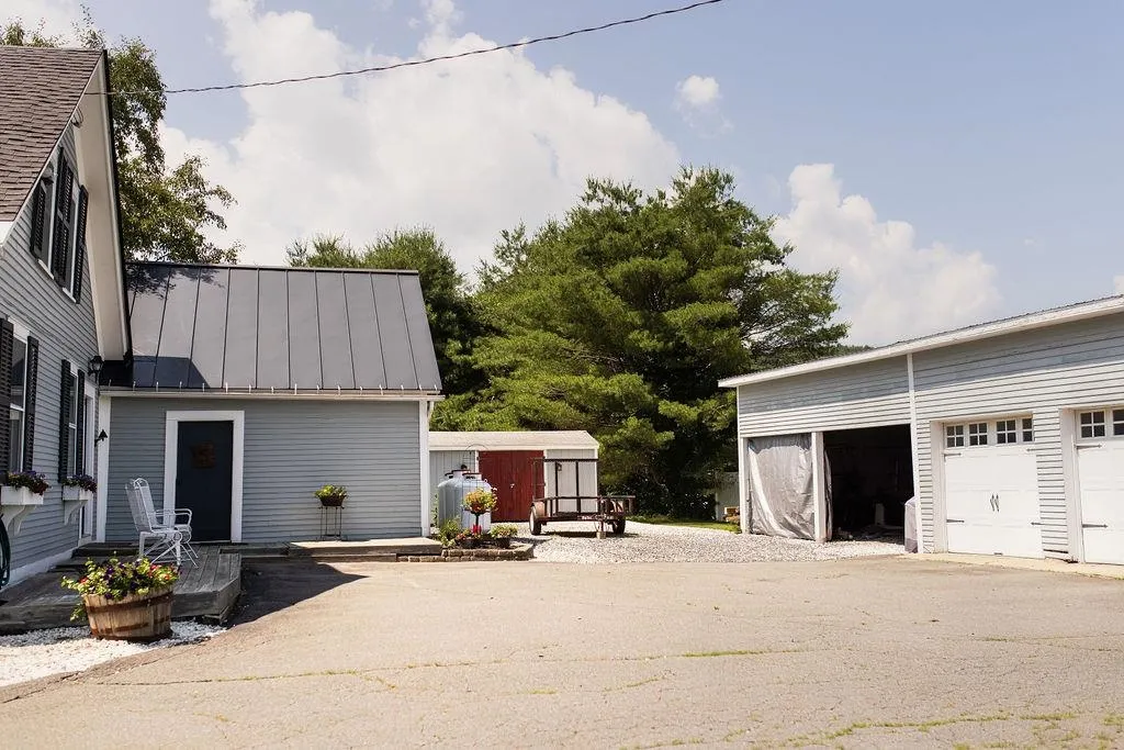 713 Upper Plain Bradford VT 05033