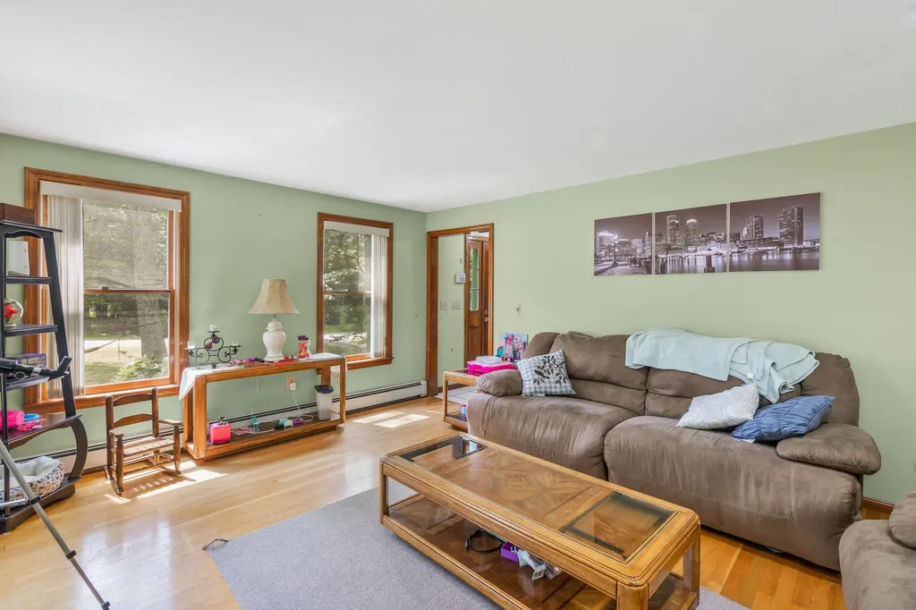 8 Meadowbrook Road Derry NH 03038
