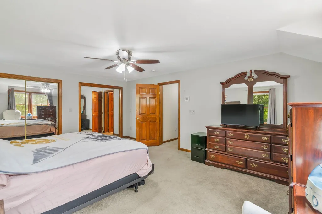 8 Meadowbrook Road Derry NH 03038