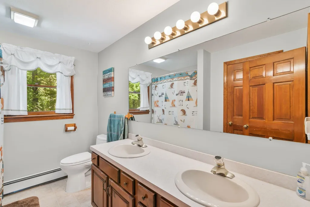 8 Meadowbrook Road Derry NH 03038