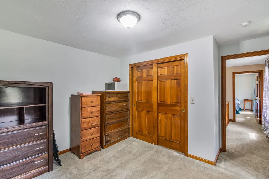8 Meadowbrook Road Derry NH 03038