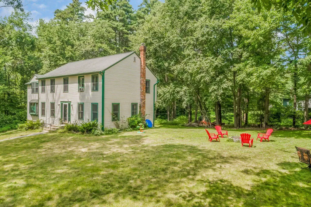 8 Meadowbrook Road Derry NH 03038