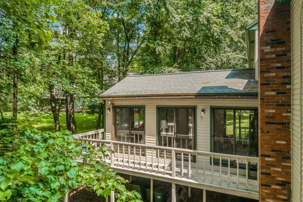 8 Meadowbrook Road Derry NH 03038
