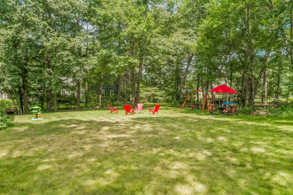 8 Meadowbrook Road Derry NH 03038