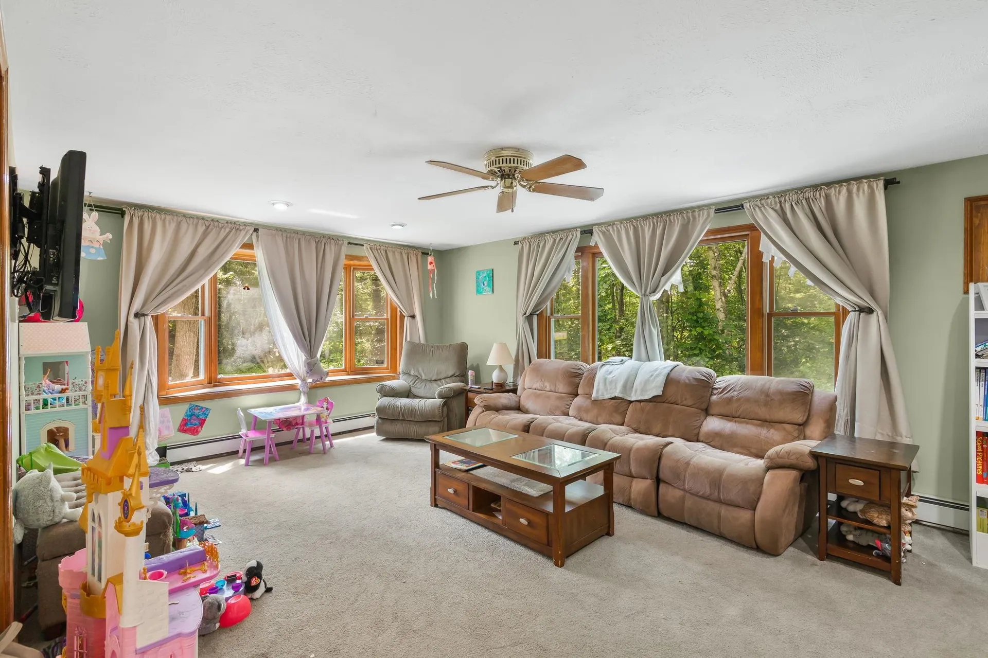 8 Meadowbrook Road Derry NH 03038