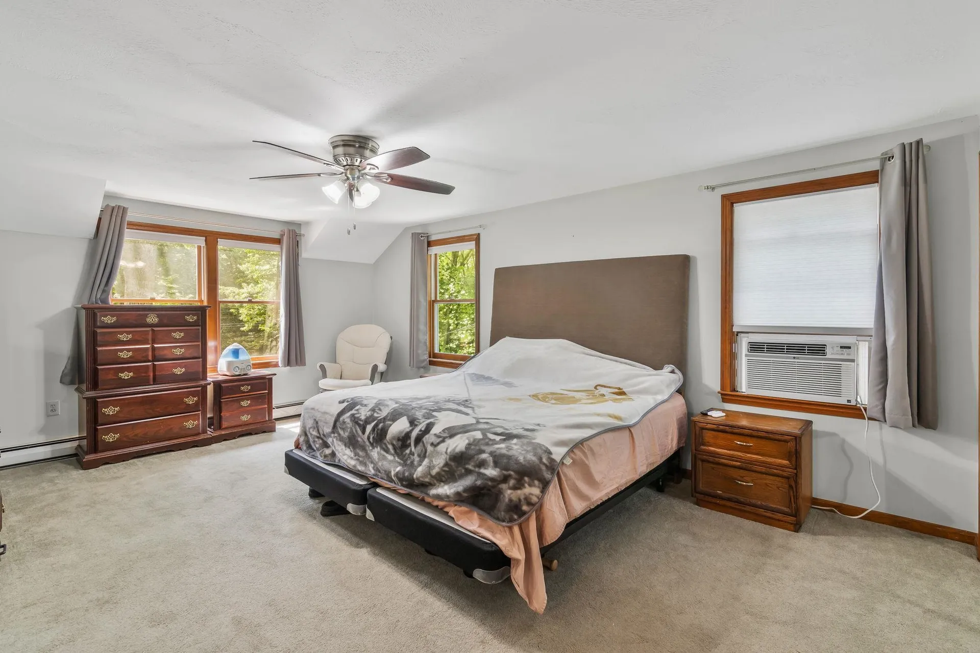 8 Meadowbrook Road Derry NH 03038