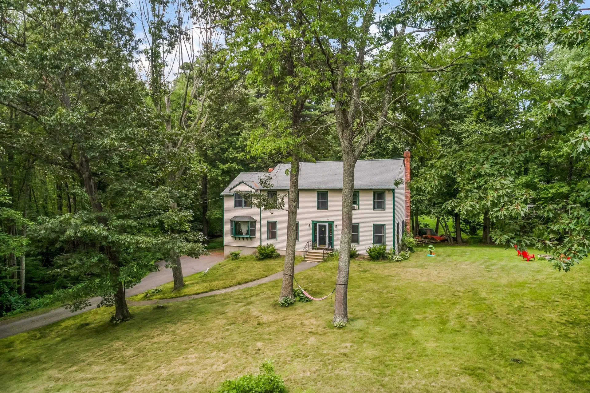 8 Meadowbrook Road Derry NH 03038