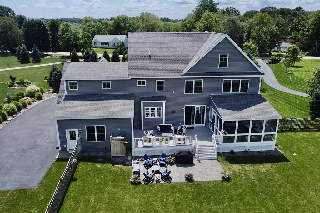 23 Maple Road North Hampton NH 03862