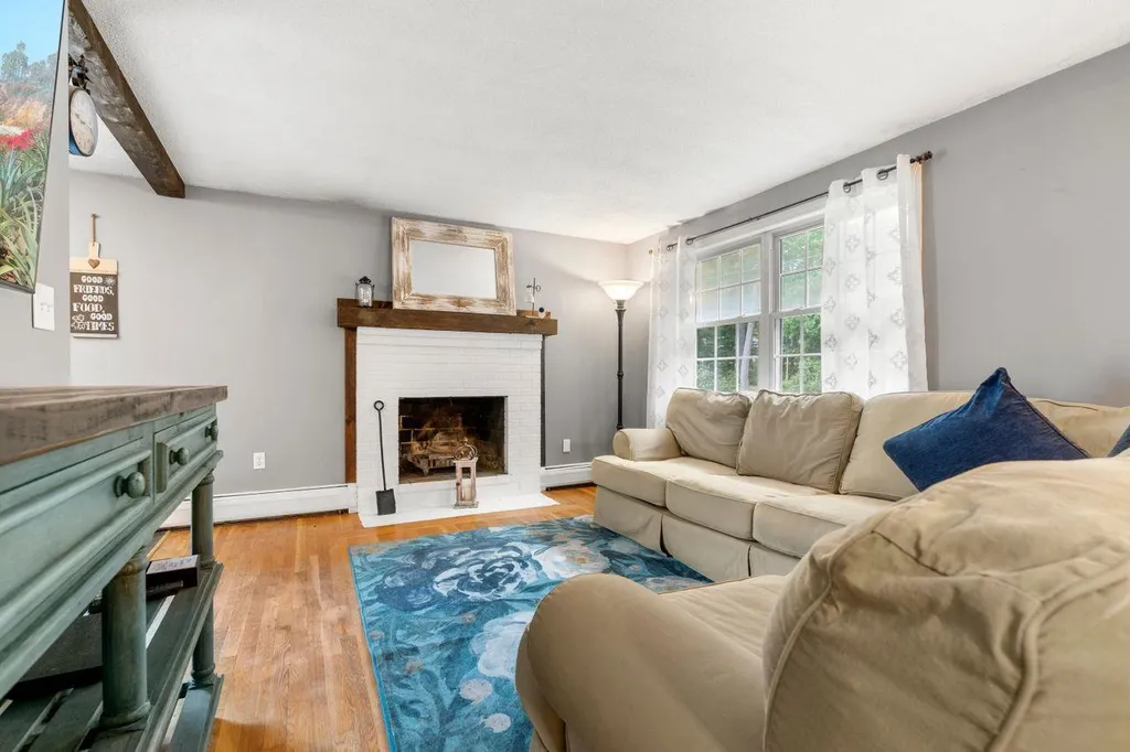 62 Old Auburn Road Derry NH 03038