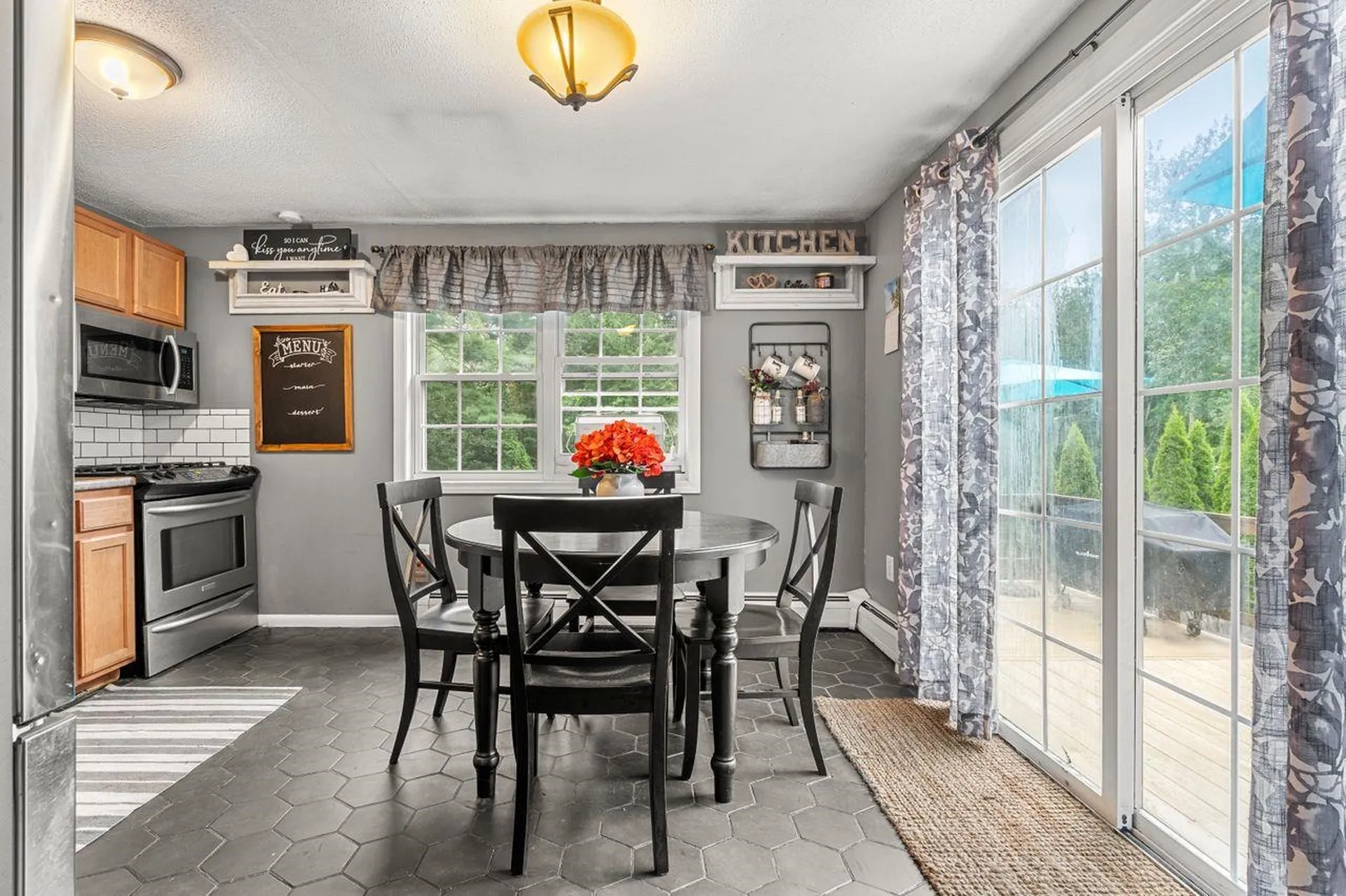 62 Old Auburn Road Derry NH 03038
