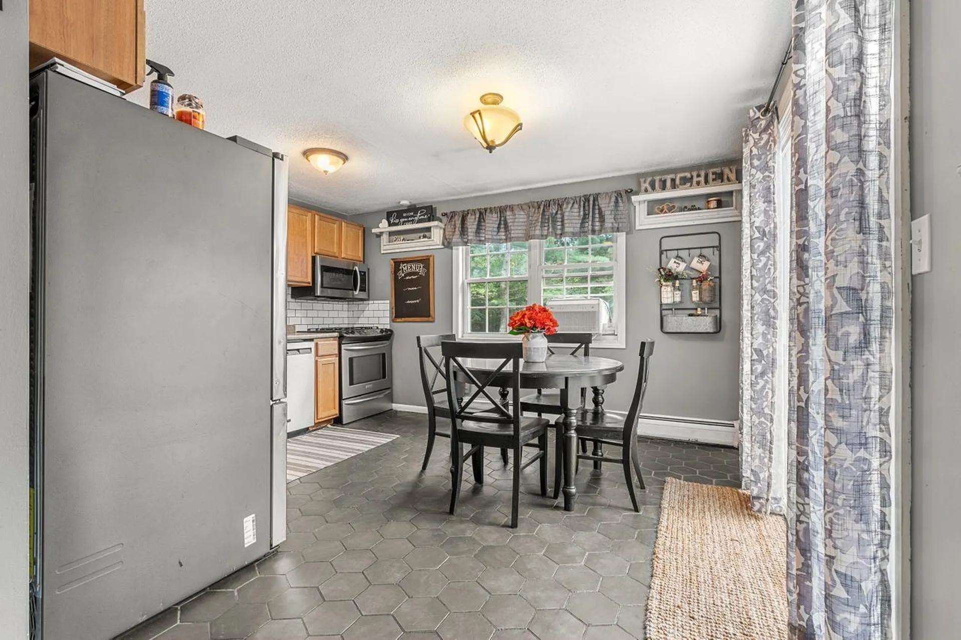 62 Old Auburn Road Derry NH 03038
