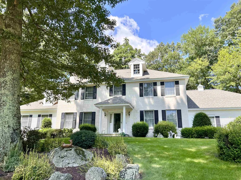 8 Stoneybrook Lane Salem NH 03079