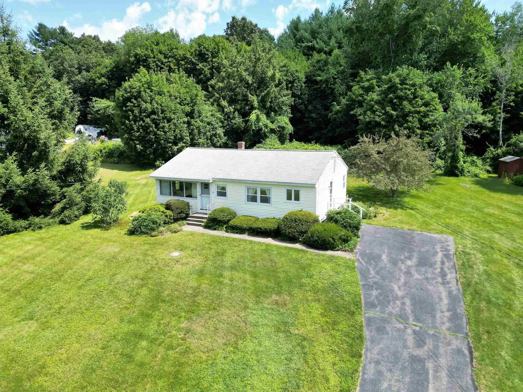 3 Loretta Avenue Pelham NH 03076