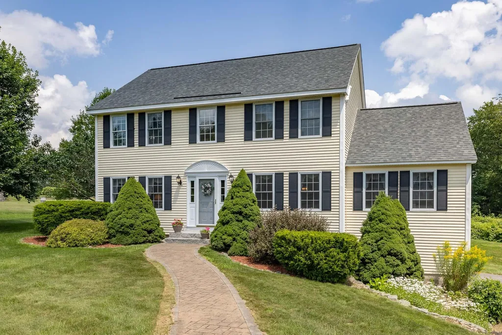3 Erik Way Stratham NH 03885