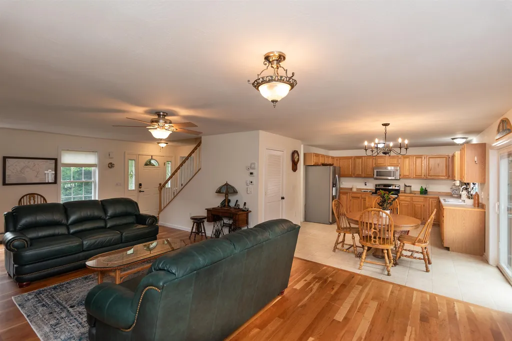 23 Castle Lane New London NH 03257