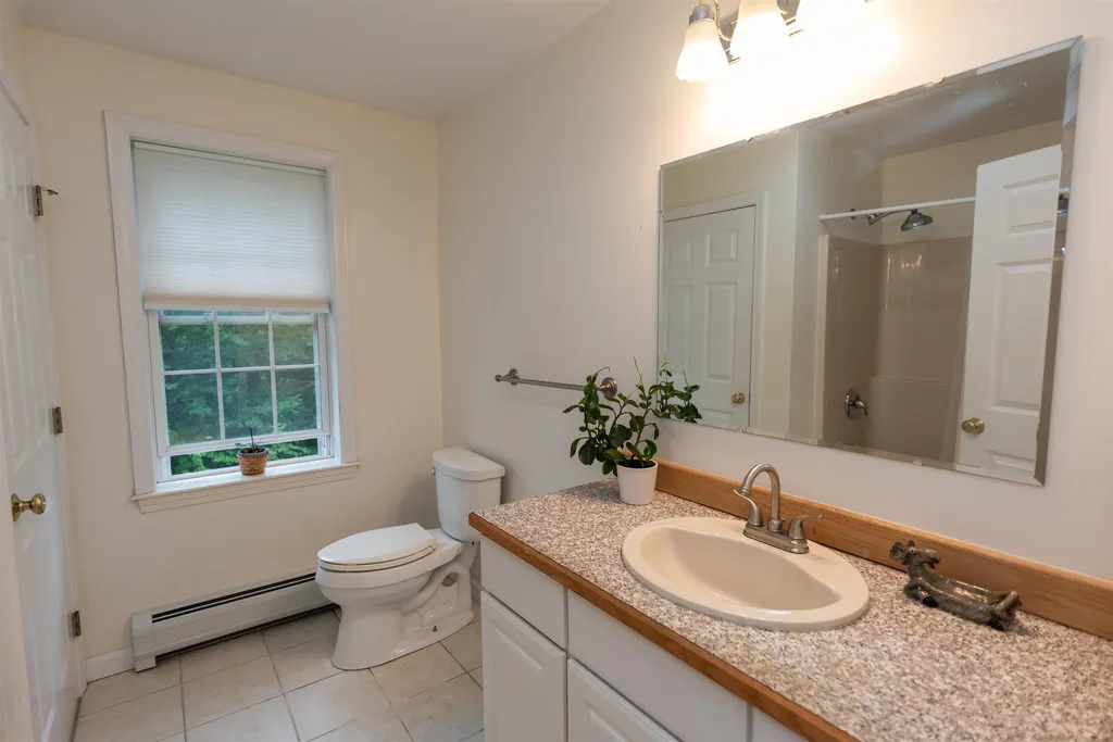 23 Castle Lane New London NH 03257