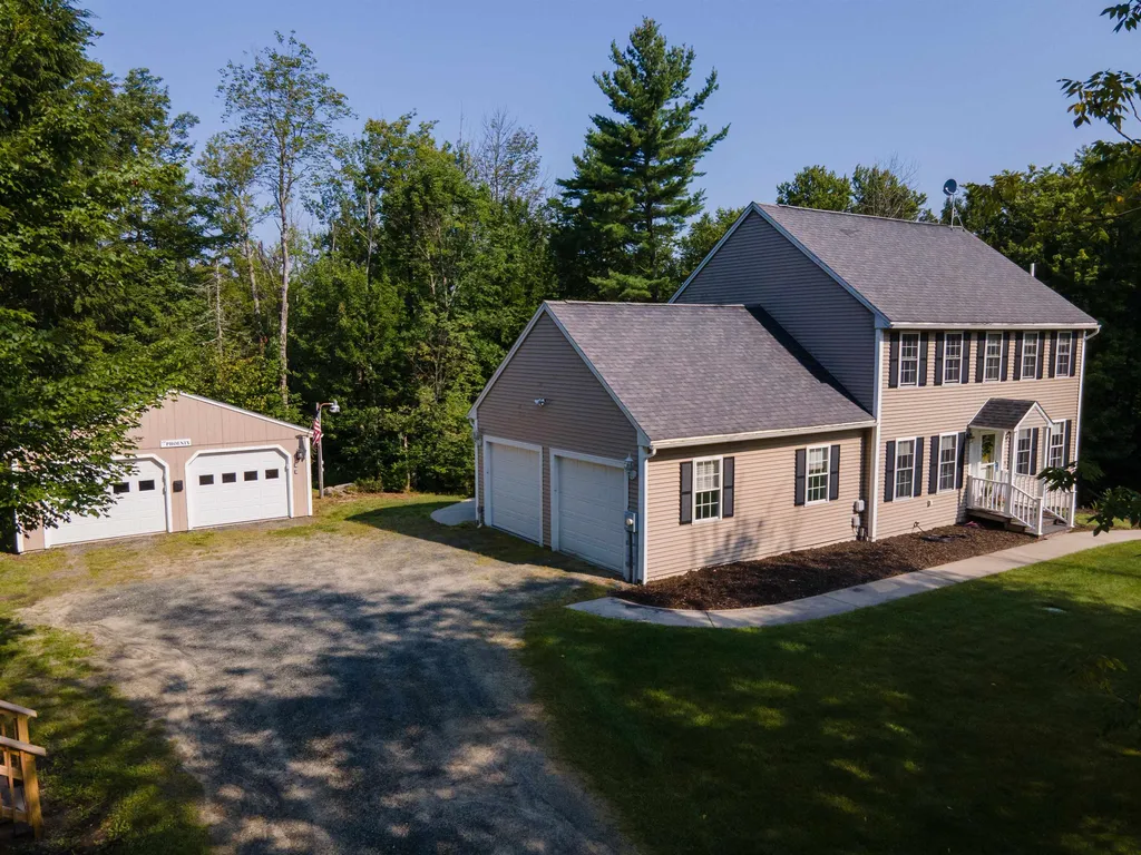 23 Castle Lane New London NH 03257
