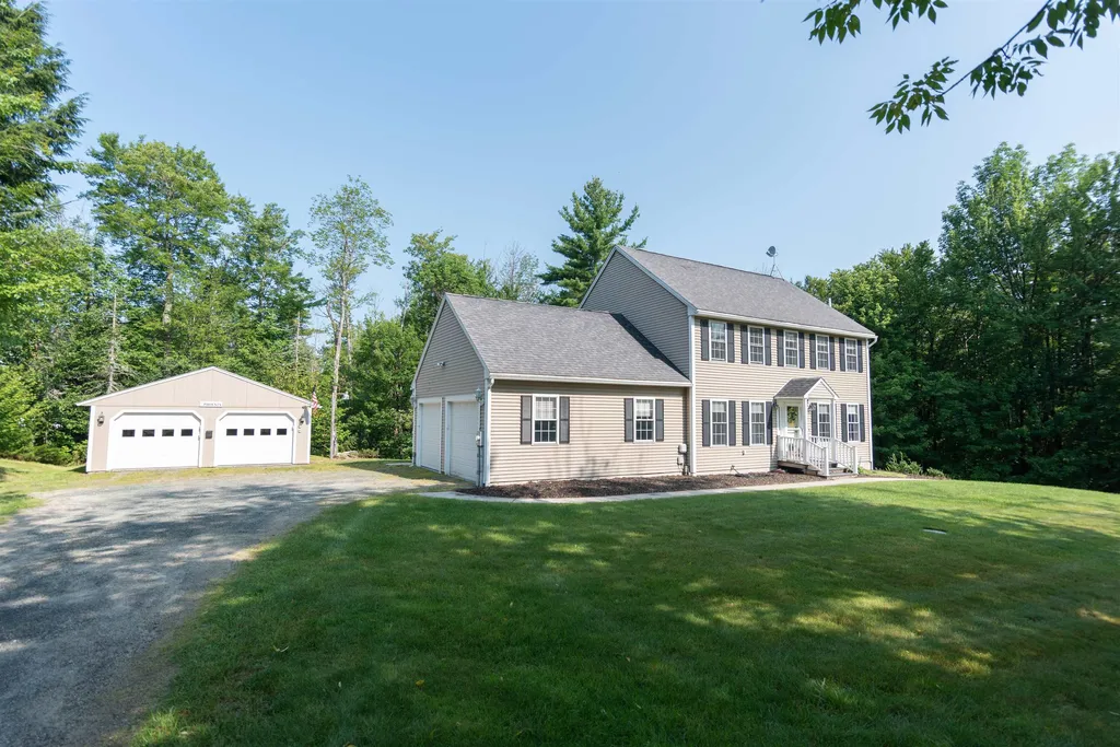 23 Castle Lane New London NH 03257