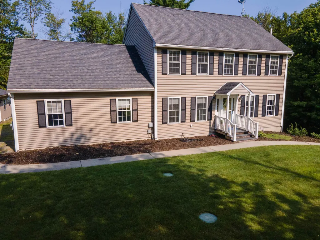23 Castle Lane New London NH 03257