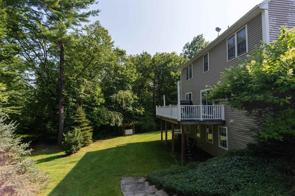 23 Castle Lane New London NH 03257