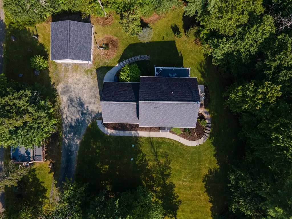 23 Castle Lane New London NH 03257