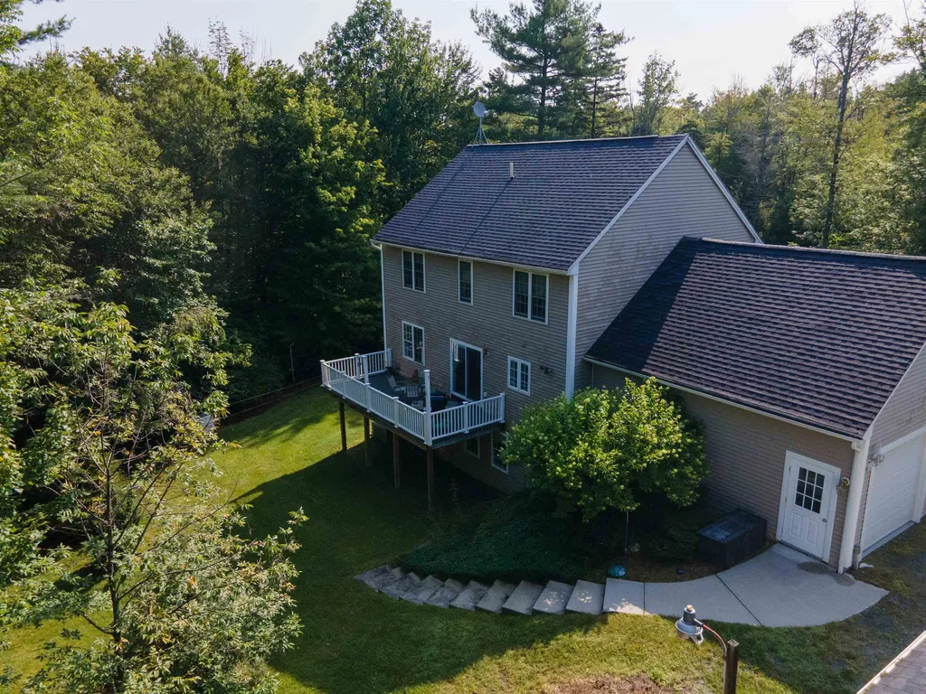 23 Castle Lane New London NH 03257