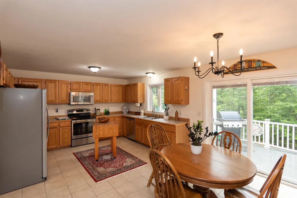 23 Castle Lane New London NH 03257