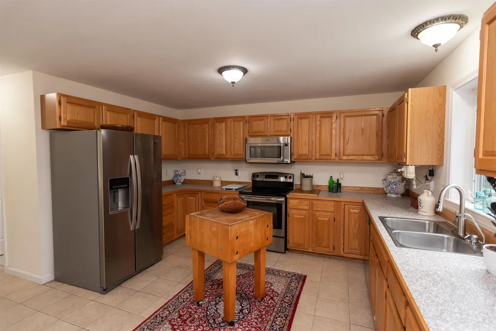 23 Castle Lane New London NH 03257