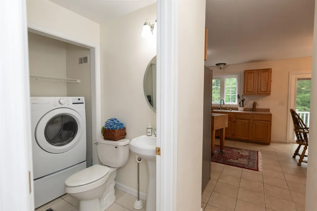 23 Castle Lane New London NH 03257