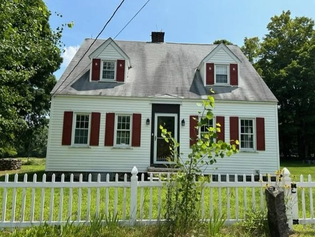 642 Pleasant Street New London NH 03257