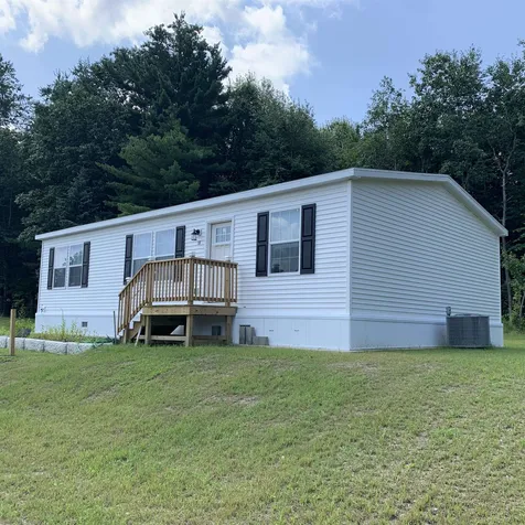 18 Cleo Circle Rochester NH 03868