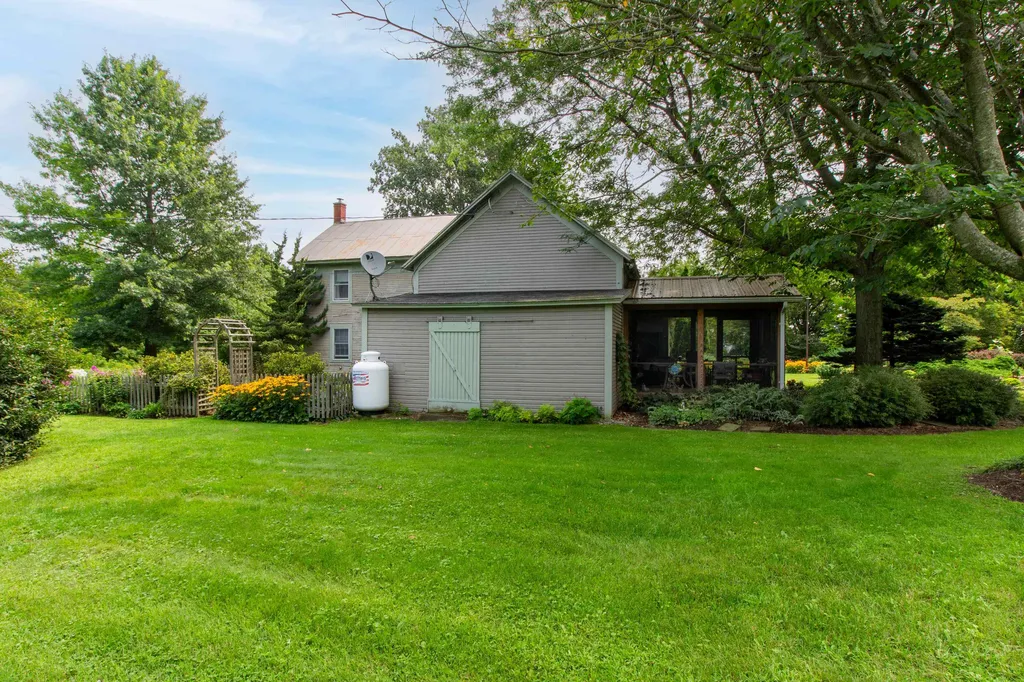 59 Pearl Street Grand Isle VT 05458