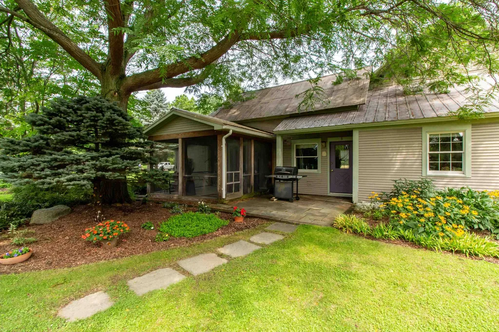 59 Pearl Street Grand Isle VT 05458