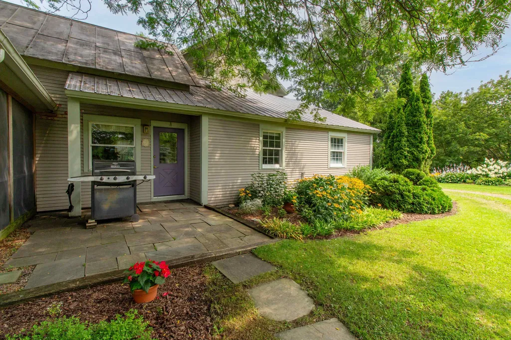 59 Pearl Street Grand Isle VT 05458