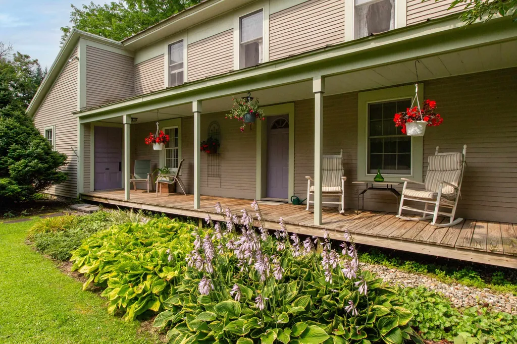 59 Pearl Street Grand Isle VT 05458
