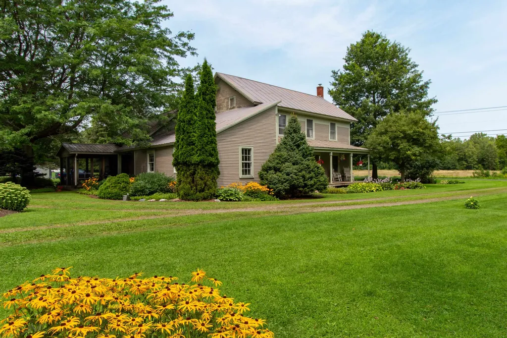 59 Pearl Street Grand Isle VT 05458