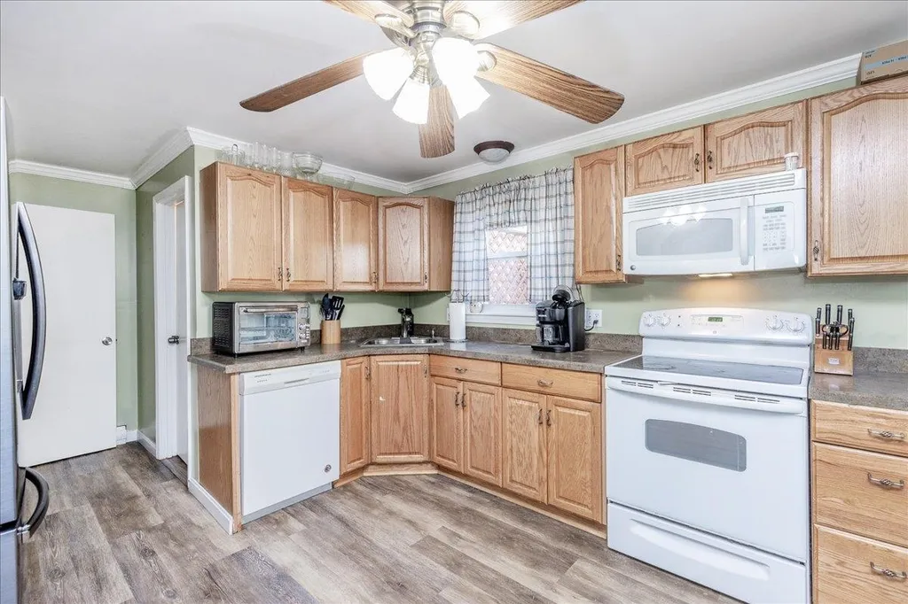 23r Kendall Pond Road Derry NH 03038