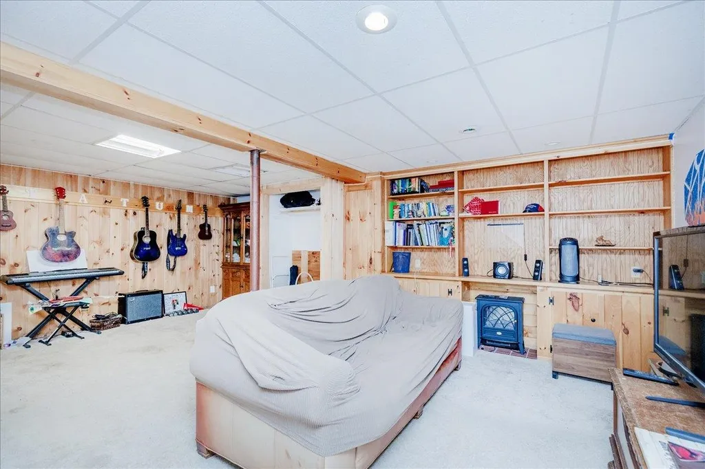 23r Kendall Pond Road Derry NH 03038