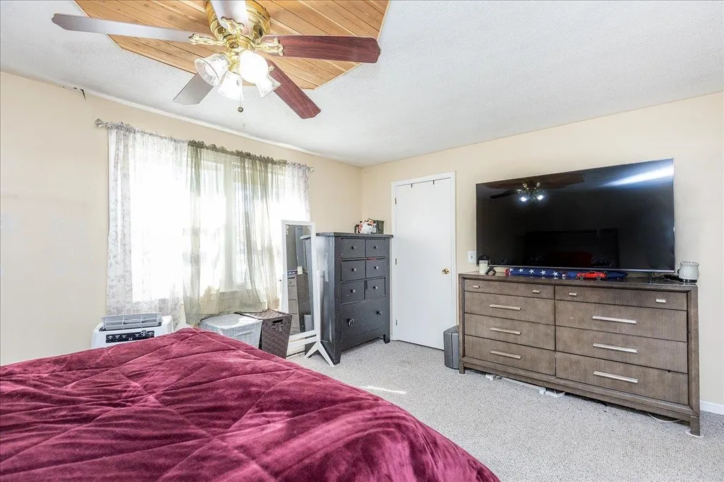 23r Kendall Pond Road Derry NH 03038